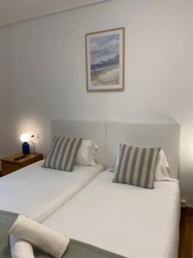 Apartamento Amplio Y Central A Pie De Playa La Concha San Sebastian Spain